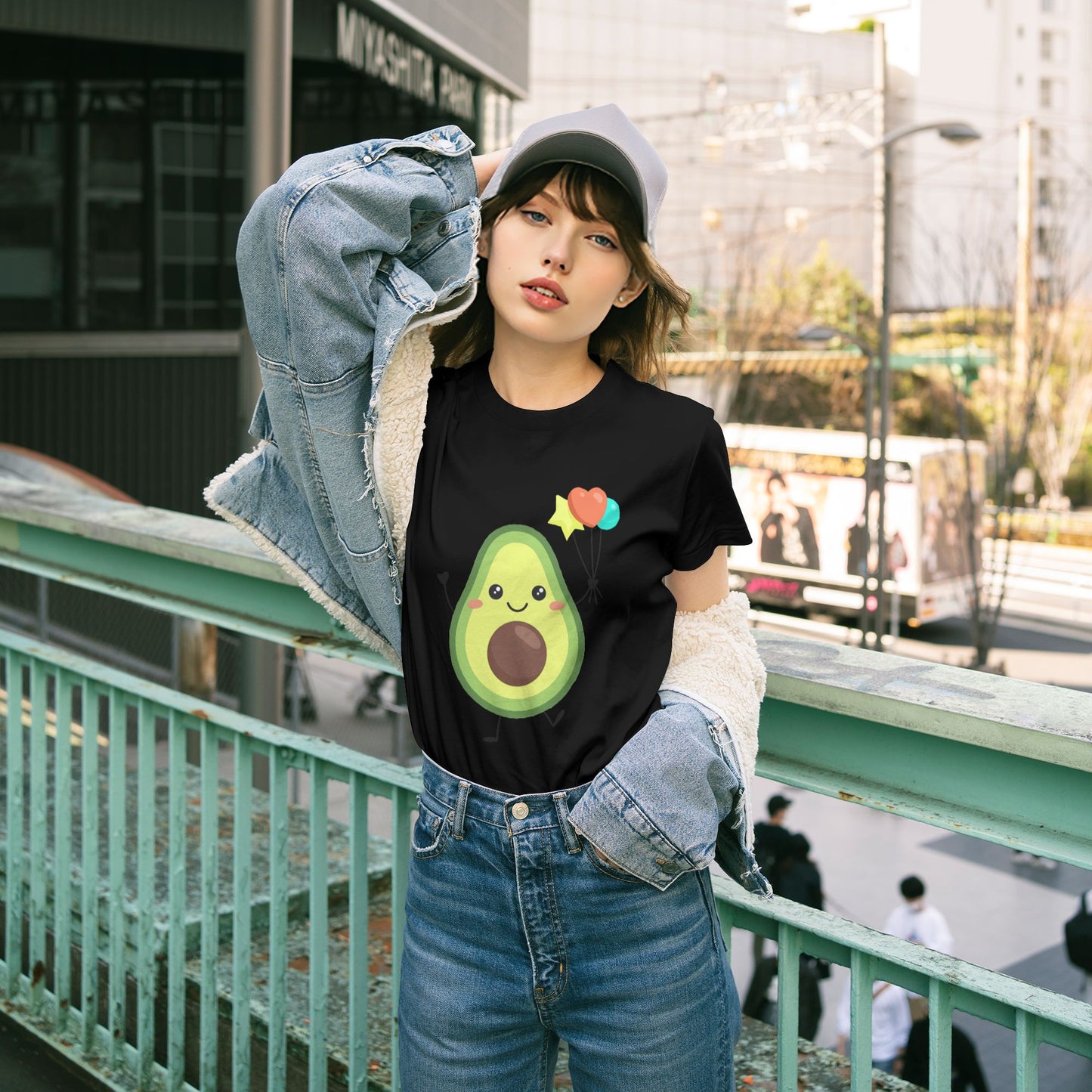 Cute Avocado Women's Short Sleeve Cotton T-Shirt