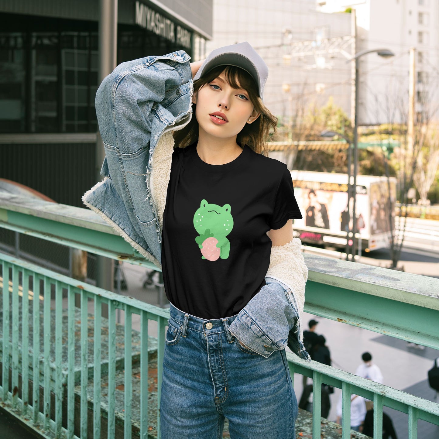 Cute Little Frog Women's Short Sleeve Cotton T-Shirt